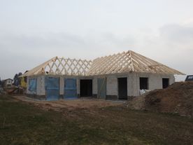 Richten eines Walmdaches mit verschiedenen Firsthöhen