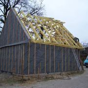 Erstellen eines Bürogebäudes in Holzrahmenbauweise.