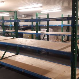 Einlegeböden für ein Regalsystem in einem Kühlhaus