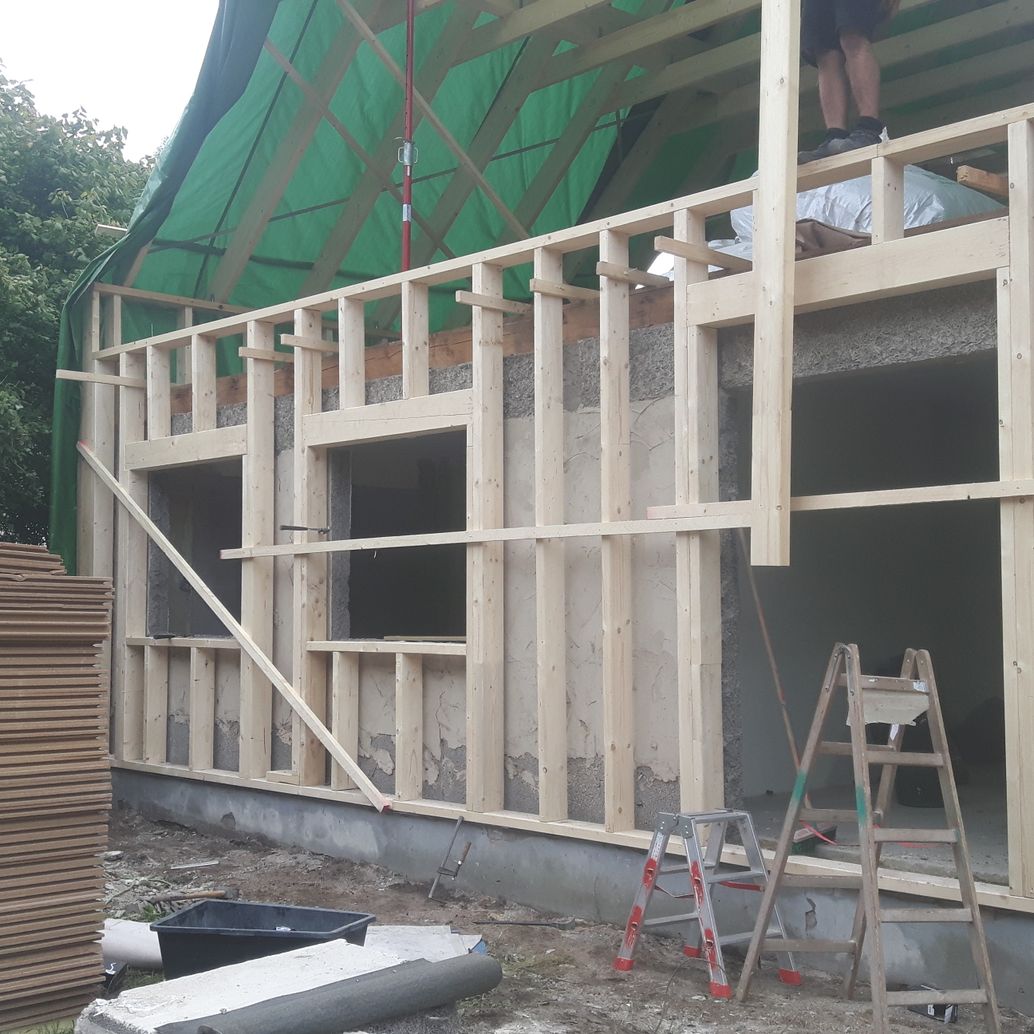 Kernsanierung eines alten Hauses, von diesem blieben nur die Aussenwände stehen und wurden durch einen Holzrahmenbau umbaut