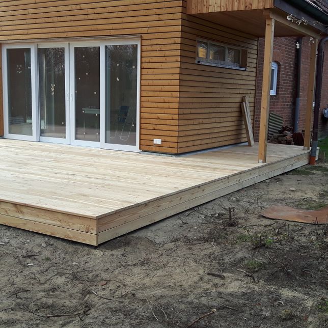 Ein Terrassendeck aus Sibirischen Lärchenholz