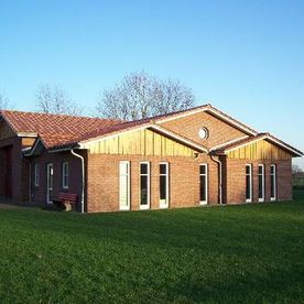 Tondachpfanneneindeckung sowie sämtliche Zimmererarbeiten ausgeführt an einem Gemeindehaus.
