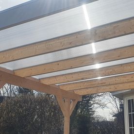 Terrassenüberdachung aus Doppelstegplatten (Kunststoff)