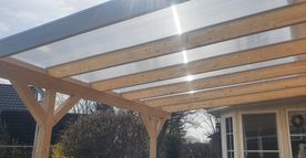 Terrassenüberdachung aus Doppelstegplatten (Kunststoff)
