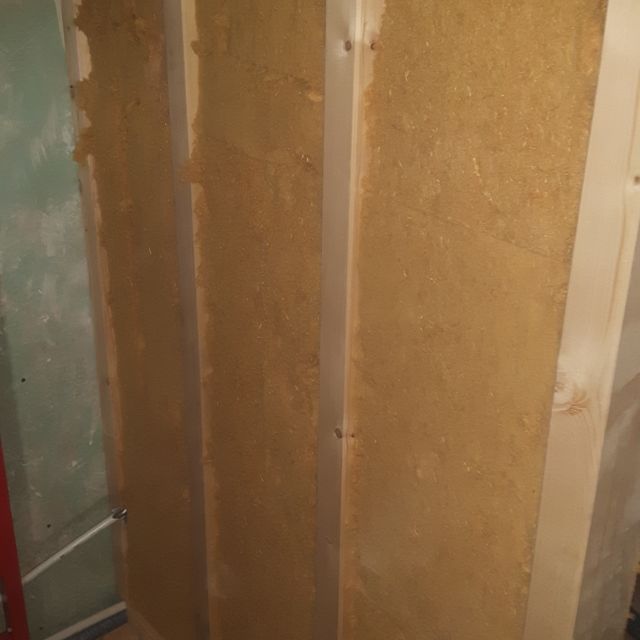 Innenwand mit einer flexiblen Holzweichfaserdämmplatte