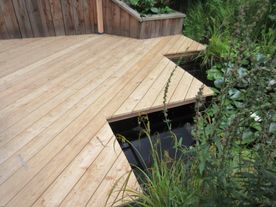 Terrassendeck inkl. Kleiner Steganlage diese wurde mit einem kleinen Unterstand versehen